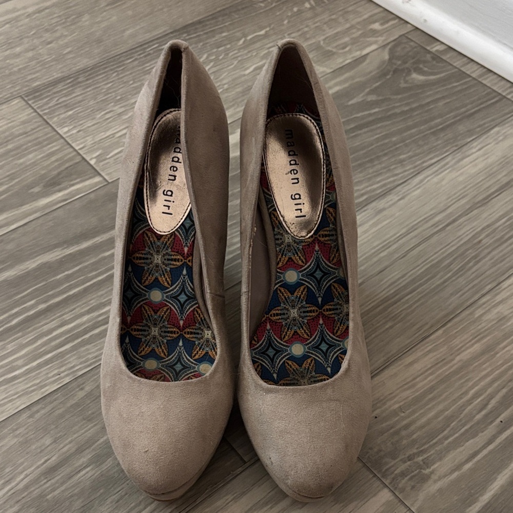 Madden Girl Women's Beige Wedges Size 10